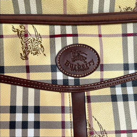 Vintage Burberry 48h Classic Haymarket Travel Duffel Bag with Wheels - Picture 16 of 17